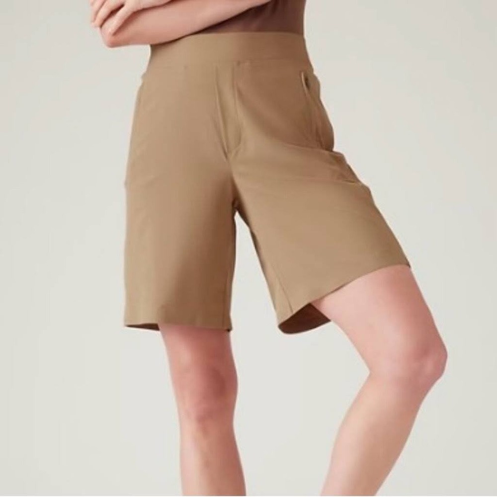 Athleta Brooklyn Bermuda Short 16 Tan Featherweight Stretch Packable Travel Golf